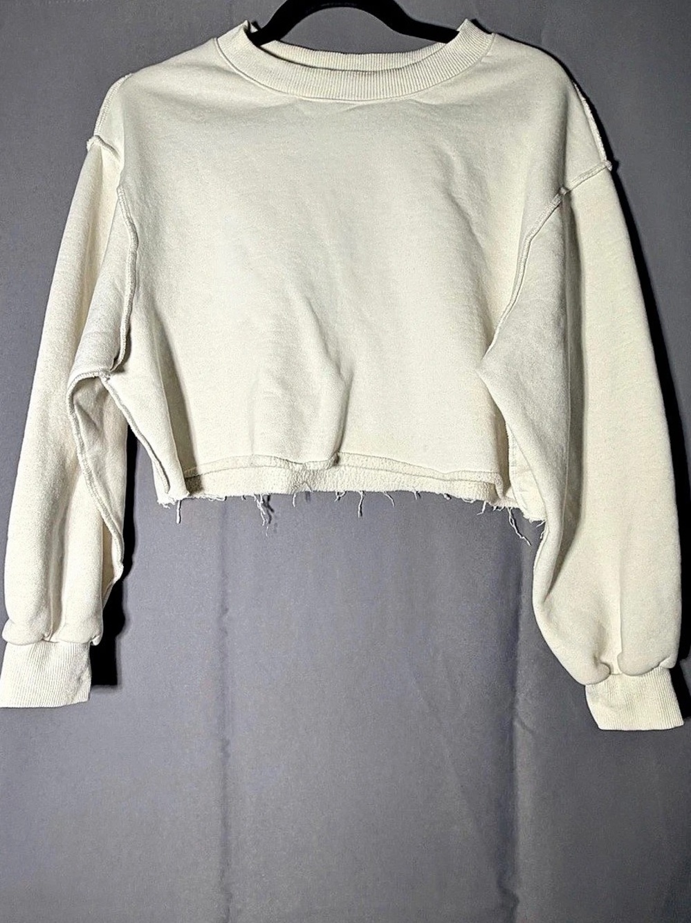 Cropped Sweatshirt in Cream Size Medium